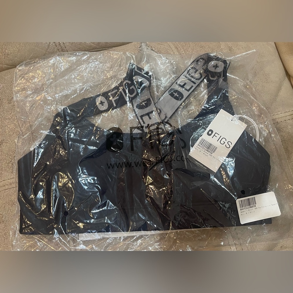 Brand New FIGS Black Sports Bra Size M